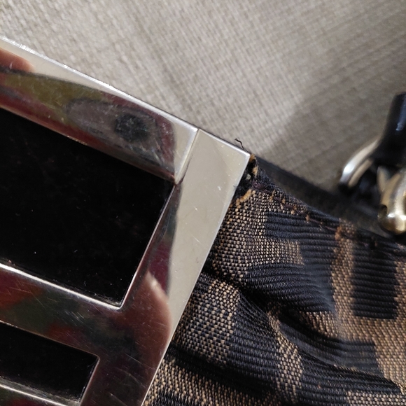 Fendi zucca shoulder bag. - Picture 3 of 6